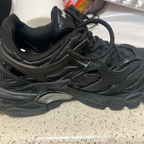 Balenciagas Track Sneaker “Triple Black” - Picture 5 of 7